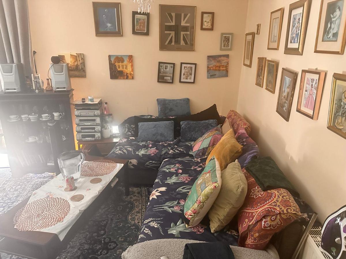 Private Room. In Zone 2 In Cousy Flat London Exterior foto